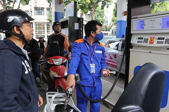 Từ 15h ngày 7/4, xăng E5 RON 92 tăng 592 đồng, lên 18.932 đồng/lít