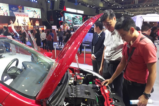 Nhập 4.217 ôtô, giá chưa giảm sâu, có xe còn tăng