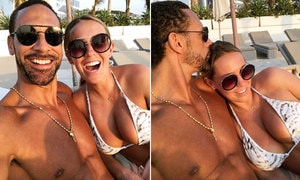 Người yêu khoe vòng một nóng bỏng cùng Ferdinand