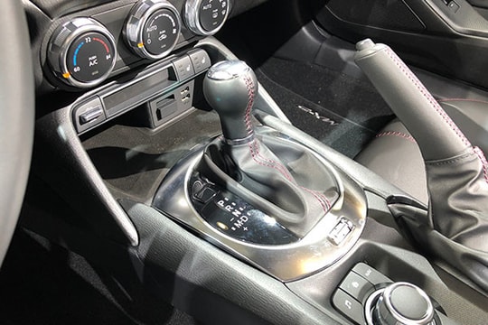 9 chiếc cần số ôtô khiến tài xế bối rối