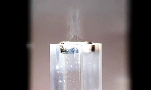 Thiết bị lọc nước bẩn thành nước uống bằng ánh sáng Mặt Trời