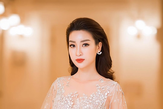 Những bộ đầm tôn vẻ nữ tính của Hoa hậu Mỹ Linh