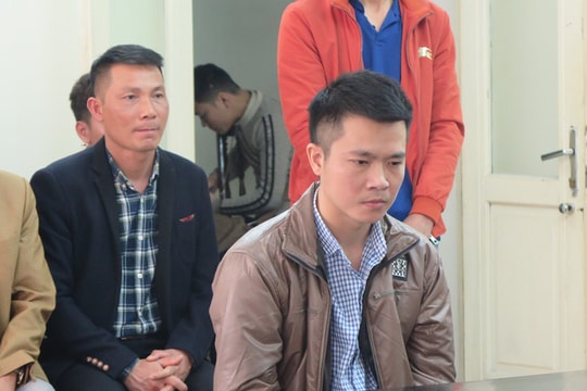 Cựu cán bộ công an phạm tội lừa đảo liên tục khóc ở tòa