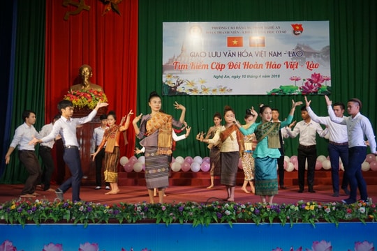 500 sinh viên Việt - Lào vui đón Tết Bunpimay 2018
