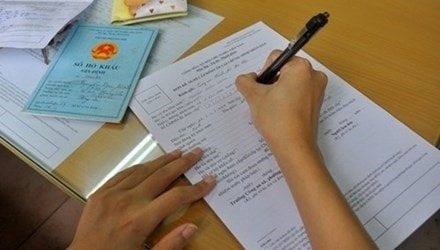 Nghệ An: Người dân mất 6 triệu đồng để nhập hộ khẩu?