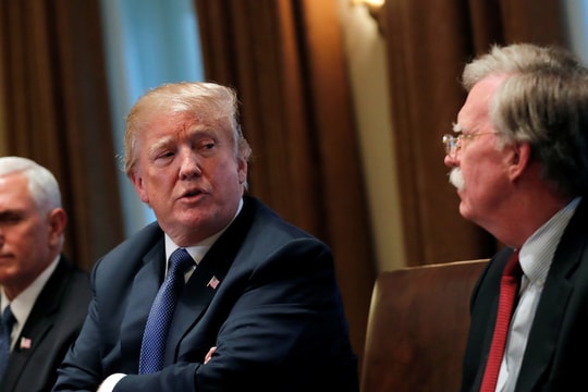 Trump: “Nhiều phương án quân sự” đáp trả “vụ tấn công hóa học” tại Syria