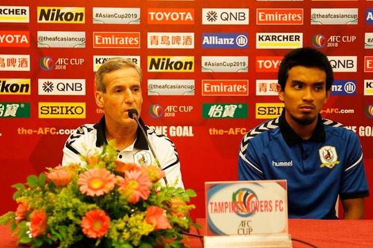 Thua SLNA, HLV người Đức đổ lỗi cho xà ngang, cột dọc