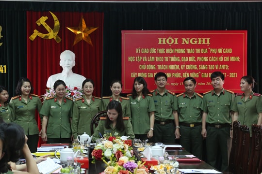 Phụ nữ Công an Nghệ An ký giao ước thi đua