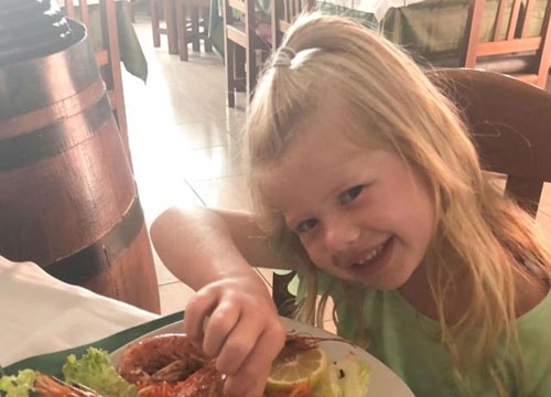 Phì cười vì bài văn 'ghét cả nhà' của cô con gái 5 tuổi