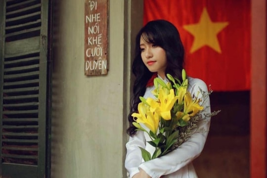 Cảm động cô gái Nghệ An xinh đẹp giúp đỡ cụ bà ăn xin