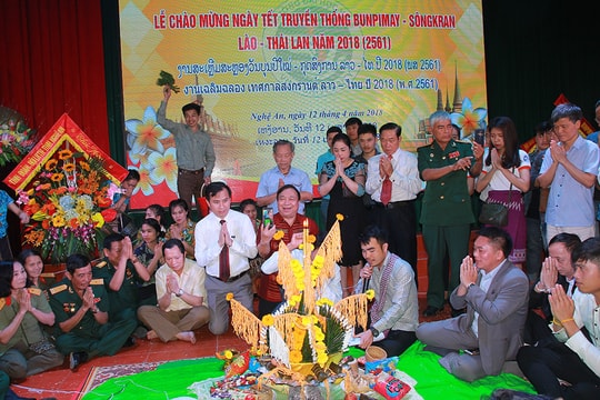 Cộng đồng lưu học sinh Lào, Thái Lan tưng bừng đón Tết Bunpimay và Songkran 