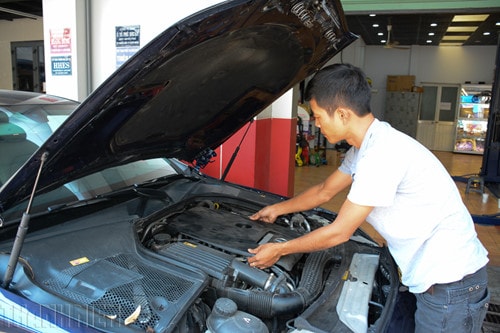 Các bước vệ sinh khoang động cơ, người dùng ô tô nên biết