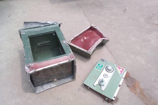 Phá két sắt lấy tiền công đức của nhà chùa