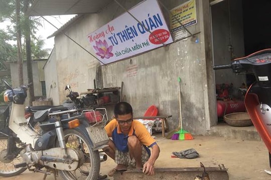 Cảm động người đàn ông sửa xe miễn phí ở Thanh Chương