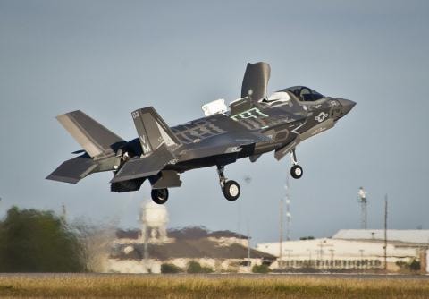 Mỹ từ chối nhận mới và cho hưu non phi đội F-35