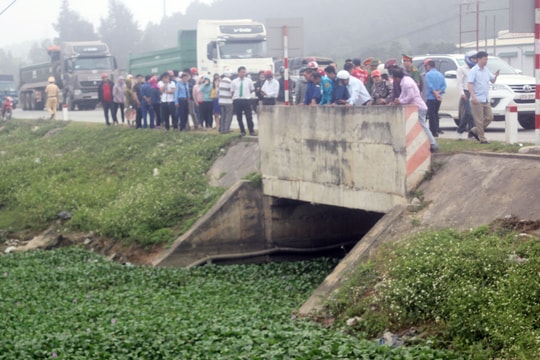 Phát hiện thi thể người đàn ông nổi ở cầu Đập Hóp