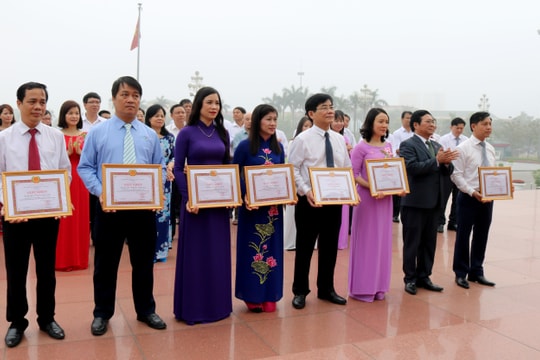 Sở Văn hóa và Thể thao tuyên dương 4 tập thể, 11 cá nhân điển hình thực hiện Chỉ thị 05