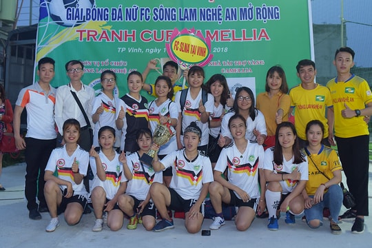 Hội CĐV xứ Nghệ lần đầu tiên tổ chức giải Bóng đá nữ mở rộng