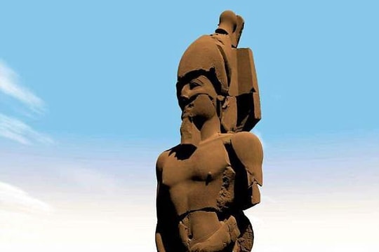 Tìm thấy bức tượng khổng lồ tạc pharaoh Ai Cập Psamtik I