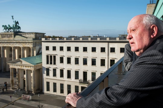 Mikhail Gorbachev: Cuộc tấn công tên lửa Syria là “bắn tập” trước khi “bắn thật“