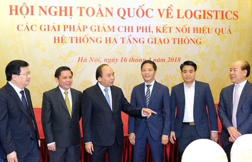 Thủ tướng chủ trì hội nghị về Logistics: “Hãy coi chừng các khoản chi phí nhỏ“