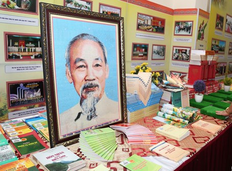 Triển lãm sách và phát động phong trào đọc sách trong Công an Nghệ An