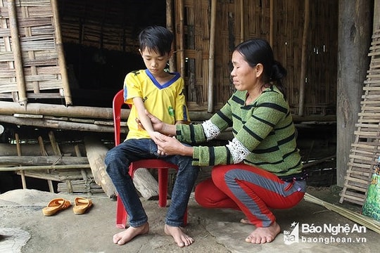 Đội trưởng đội săn bắt cướp Biên Hòa bán đấu giá tranh giúp học sinh Nghệ An chữa bệnh