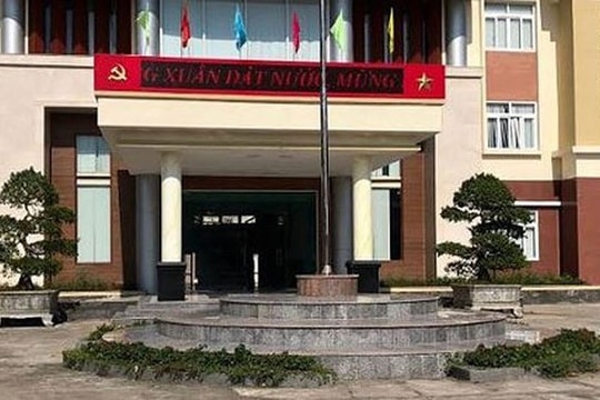 Phó Chủ tịch huyện “tát” nhân viên gửi đơn khiếu nại lên cơ quan cấp trên