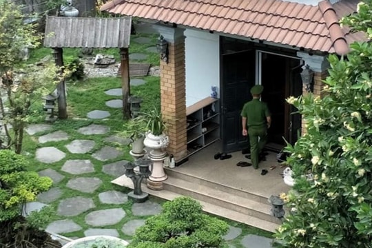 Cảnh sát khám nhà 2 cựu Chủ tịch TP Đà Nẵng bị khởi tố