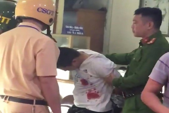 Bắt nghi phạm dùng súng cướp tiệm vàng