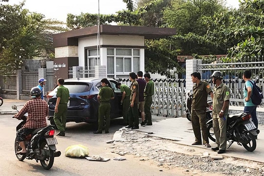 Ôtô để trên vỉa hè bị kẻ gian đập kính lấy trộm 1 tỷ đồng