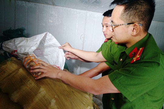 Phát hiện 5 tấn mỡ lợn, 2 tạ giò không rõ nguồn gốc ở Nghi Phú