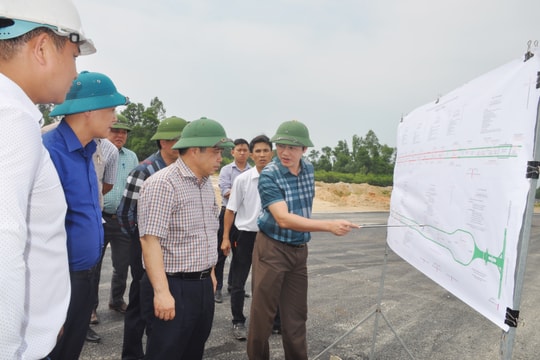 Phấn đấu thảm bê tông nhựa tuyến đường Vinh - Cửa Lò trước ngày 30/11/2018