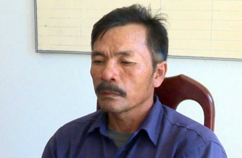 Hàng xóm nhổ nước bọt ra đường, ba cha con vác rựa chém gục