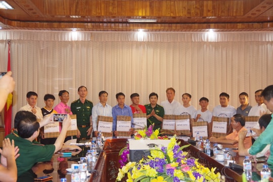 Tăng cường trao đổi thông tin giữa huyện biên giới Nghệ An với cụm bản của nước bạn Lào