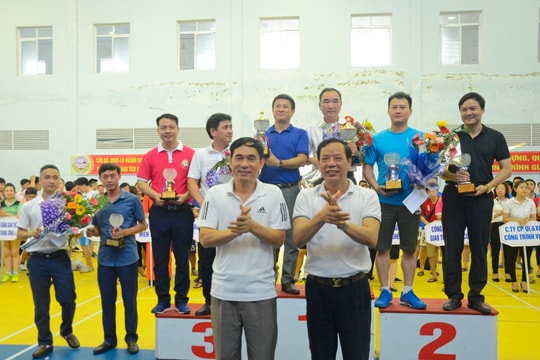 Trao Cup giải Hội thao ngành Giao thông Vận tải năm 2018