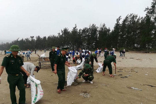 Đồn biên phòng Quỳnh Thuận ra quân thực hiện chiến dịch “Hãy làm sạch biển”