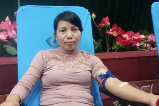 Nữ hộ sinh Nghệ An chạy xe hơn 20 km hiến máu cứu người