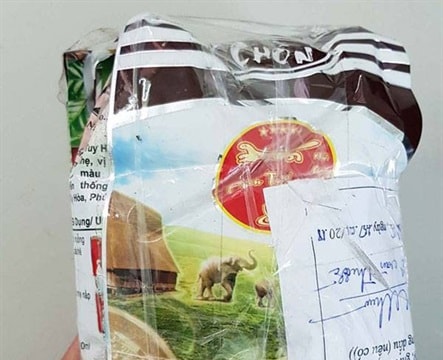 Phát hiện hơn 1.000 gói cà phê chồn làm từ đậu nành, bắp