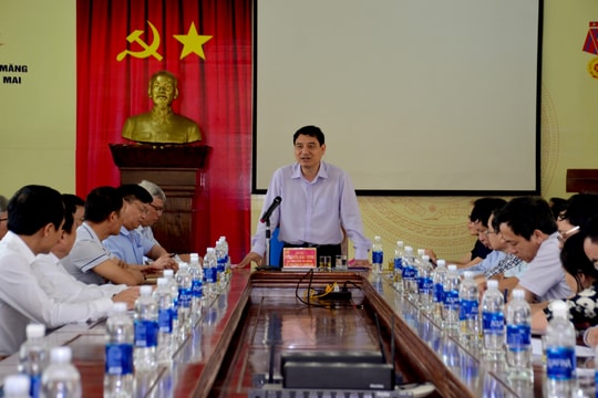 Bí thư Tỉnh ủy làm việc với Công ty CP Xi măng Vicem Hoàng Mai