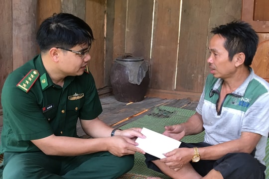 Giúp dân khắc phục hỏa hoạn