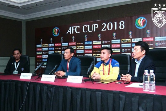 HLV Đức Thắng không dự họp báo, cầu thủ Malaysia tự tin đánh bại SLNA