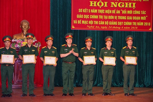 Bộ CHQS tỉnh trao giải Hội thi cán bộ chính trị giảng dạy giỏi năm 2018