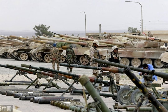 Kinh ngạc trước kho vũ khí phiến quân nộp cho quân đội Syria