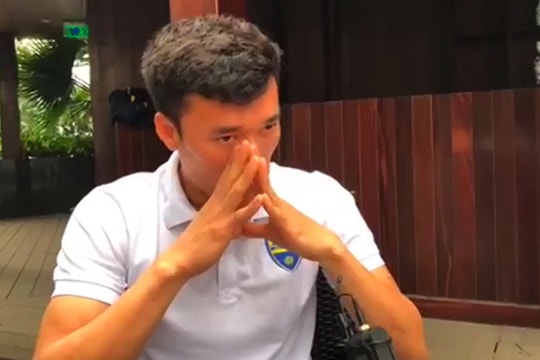 Bùi Tiến Dũng bật khóc vì bị chỉ trích hậu catwalk