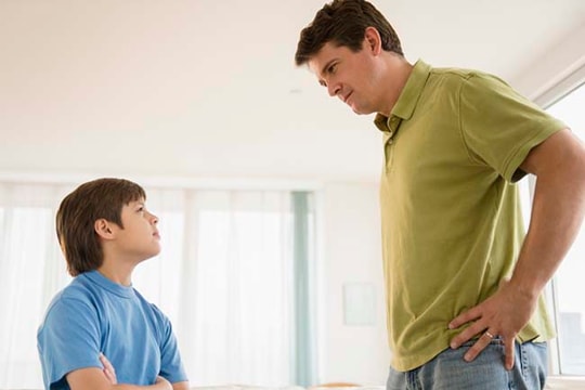 12 câu nói cha mẹ tuyệt đối không sử dụng khi mắng con