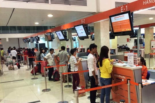 Vé máy bay “nhảy múa” dịp cao điểm
