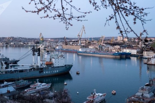 Ukraina đề nghị thu lấy cầu Crưm như “khoản bồi thường chiến phí“