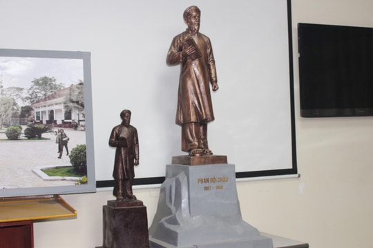 Góp ý mẫu phác thảo Tượng chí sỹ yêu nước Phan Bội Châu