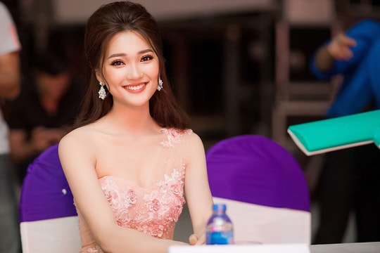 Người đẹp xứ Nghệ Ngọc Nữ gợi cảm trên 'ghế nóng'